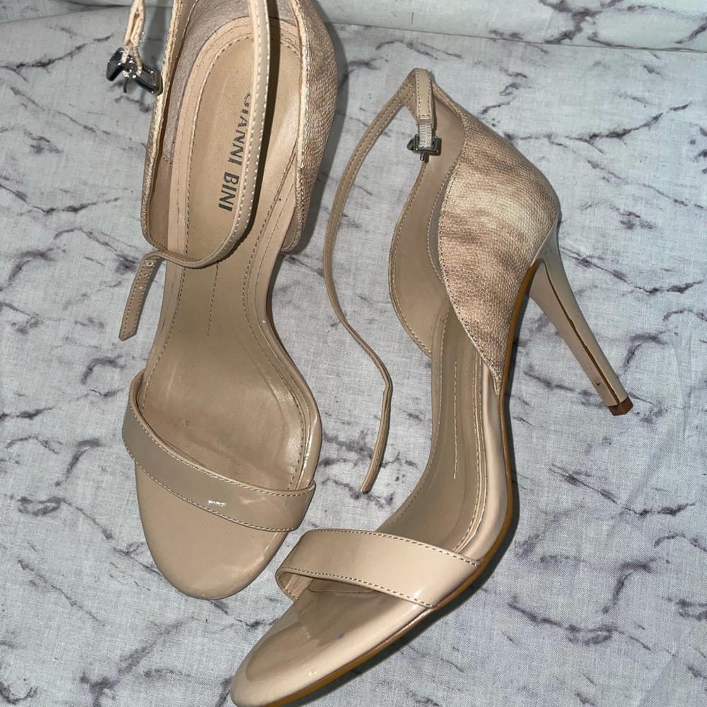 Gianni Bini Nude Heels
